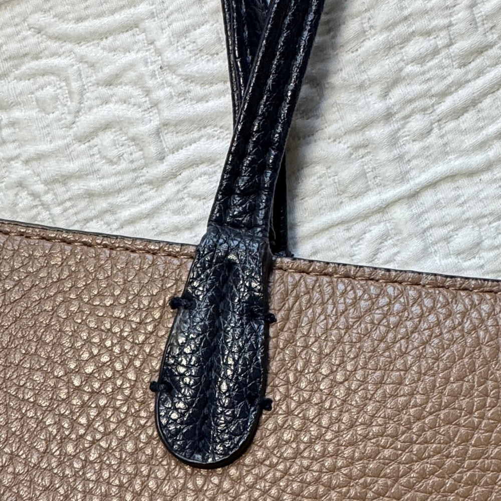 REVERSIBLE Bella of Cape Cod Taupe and Navy Leather Tote Bag with Navy Straps - Picture 8 of 15